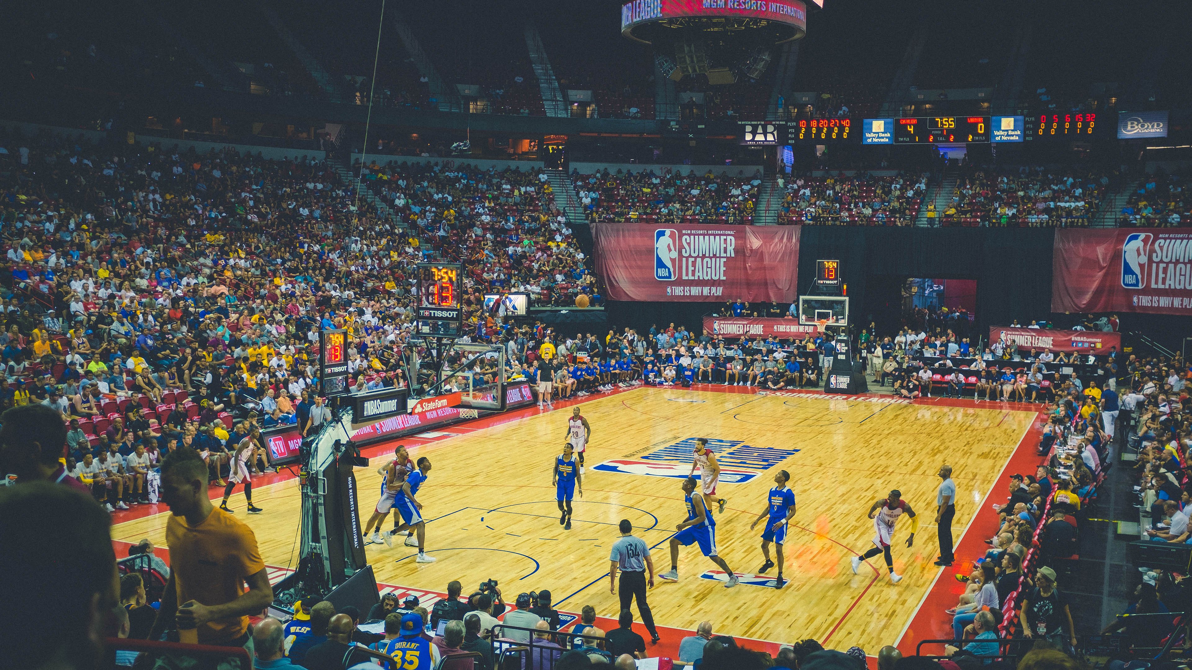 CBA震撼全球!山西队狂屠NBA活塞,武切维奇化身内线霸主改写历史